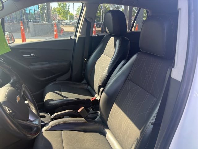 Used 2017 Chevrolet Trax LT w/ LT Convenience Package FWD image 11