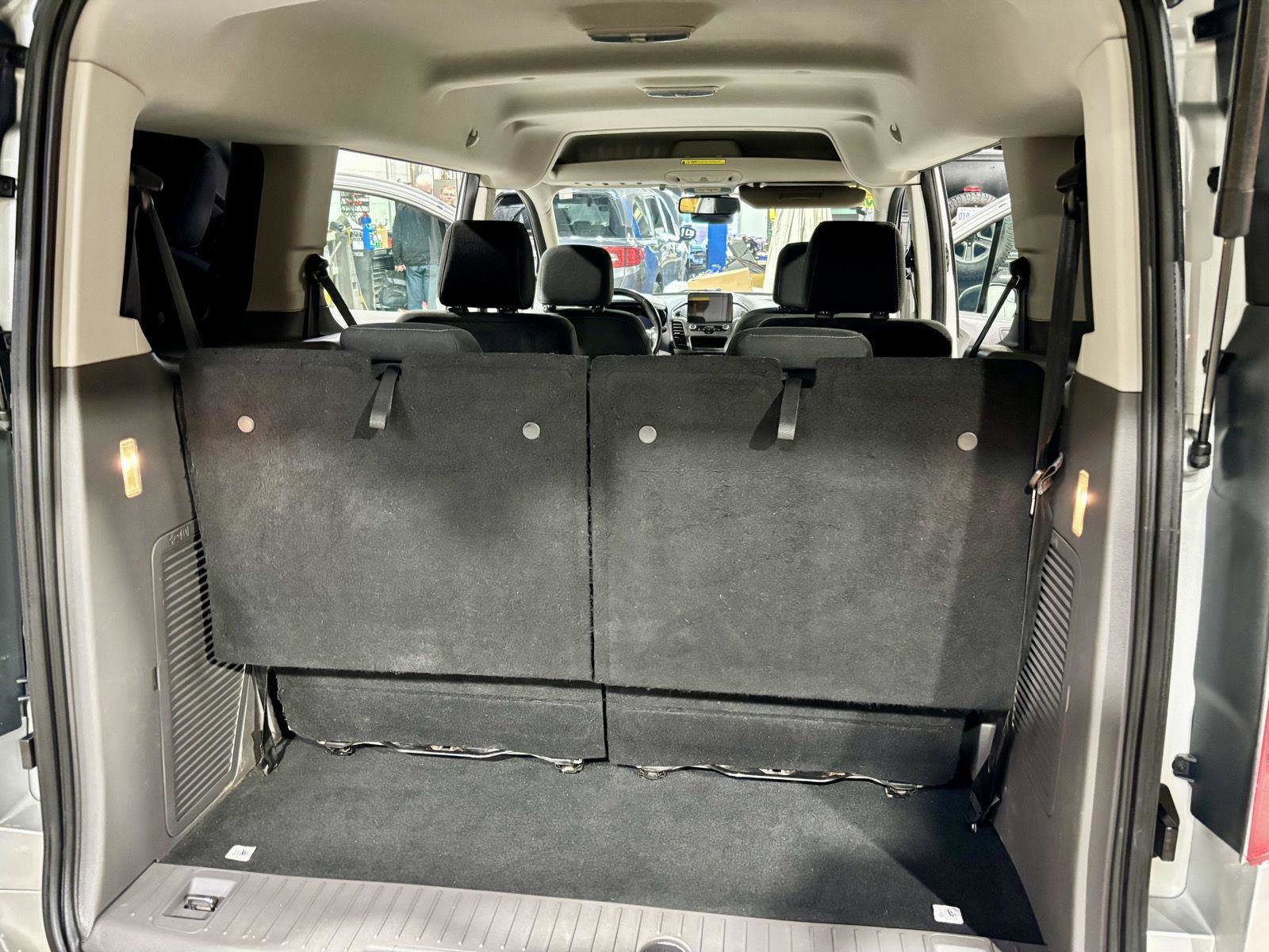 Used 2019 Ford Transit Connect XLT w/ Driver-Assist Package image 11