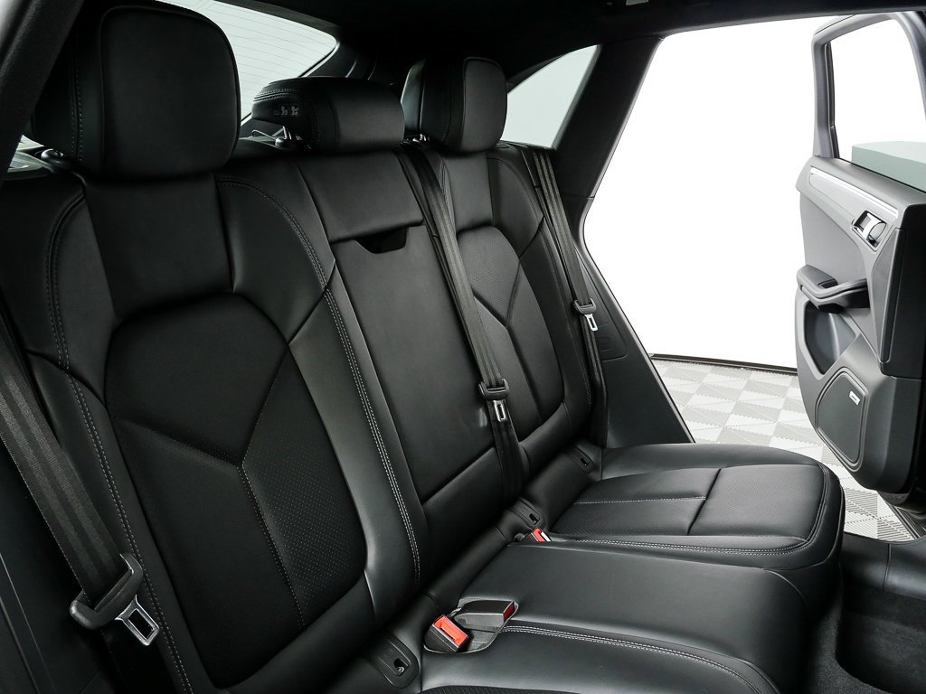 New 2026 Porsche Macan image 23
