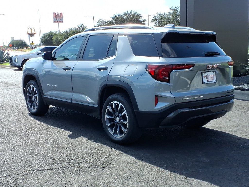 Used 2025 GMC Terrain Elevation w/ Elevation Premium Package AWD/4WD image 3