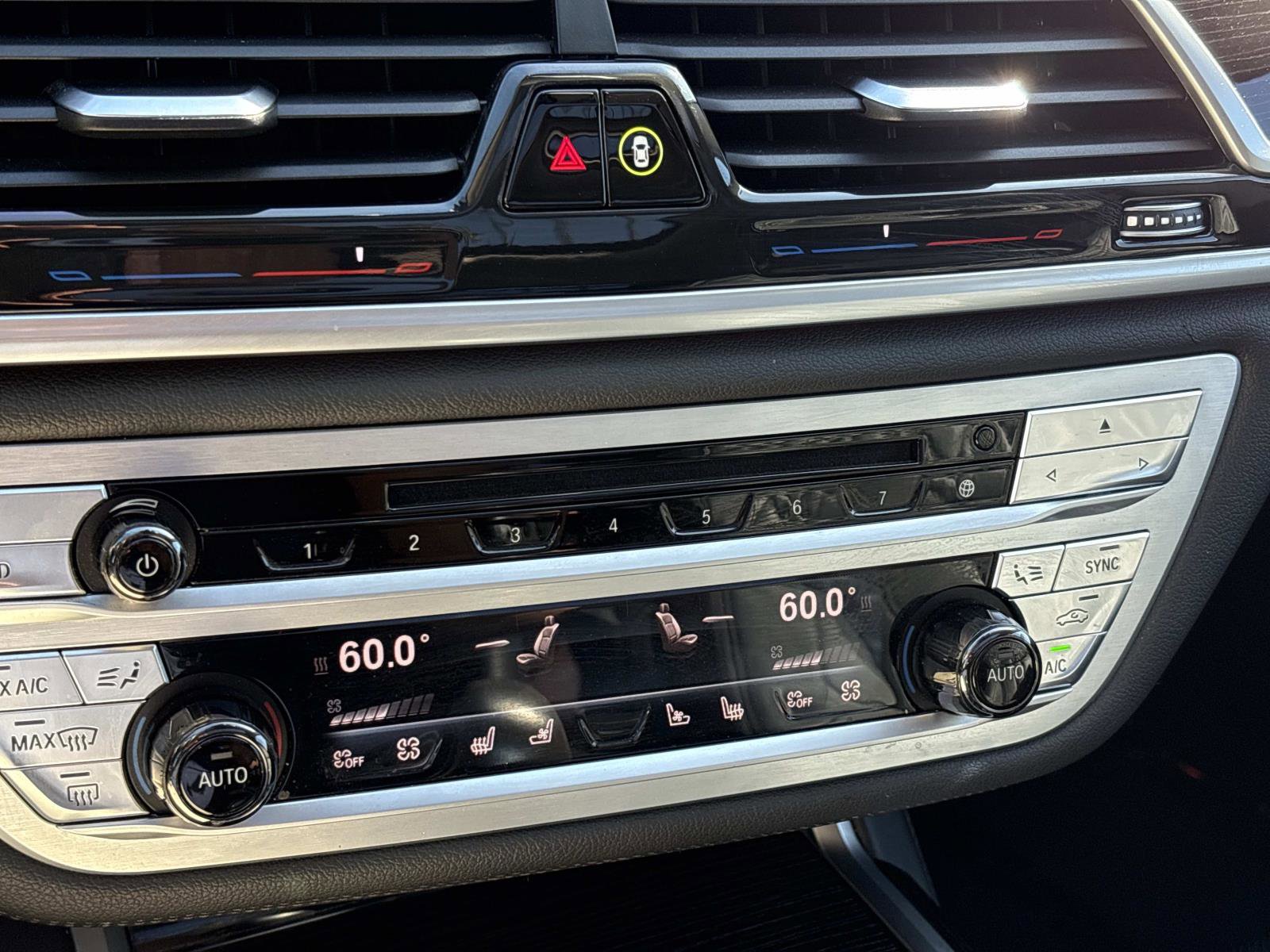 Used 2018 BMW 750i image 28