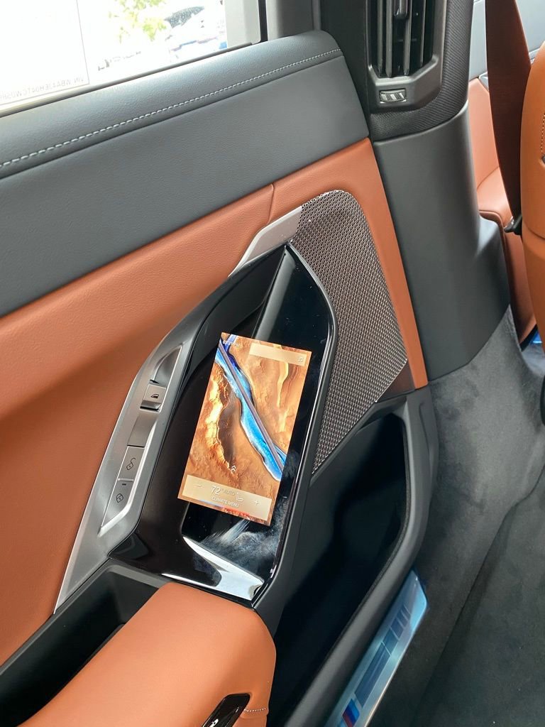 New 2026 BMW 750e xDrive image 7