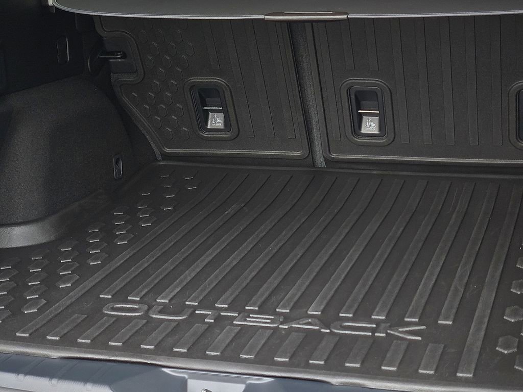 Certified 2021 Subaru Outback Limited image 9