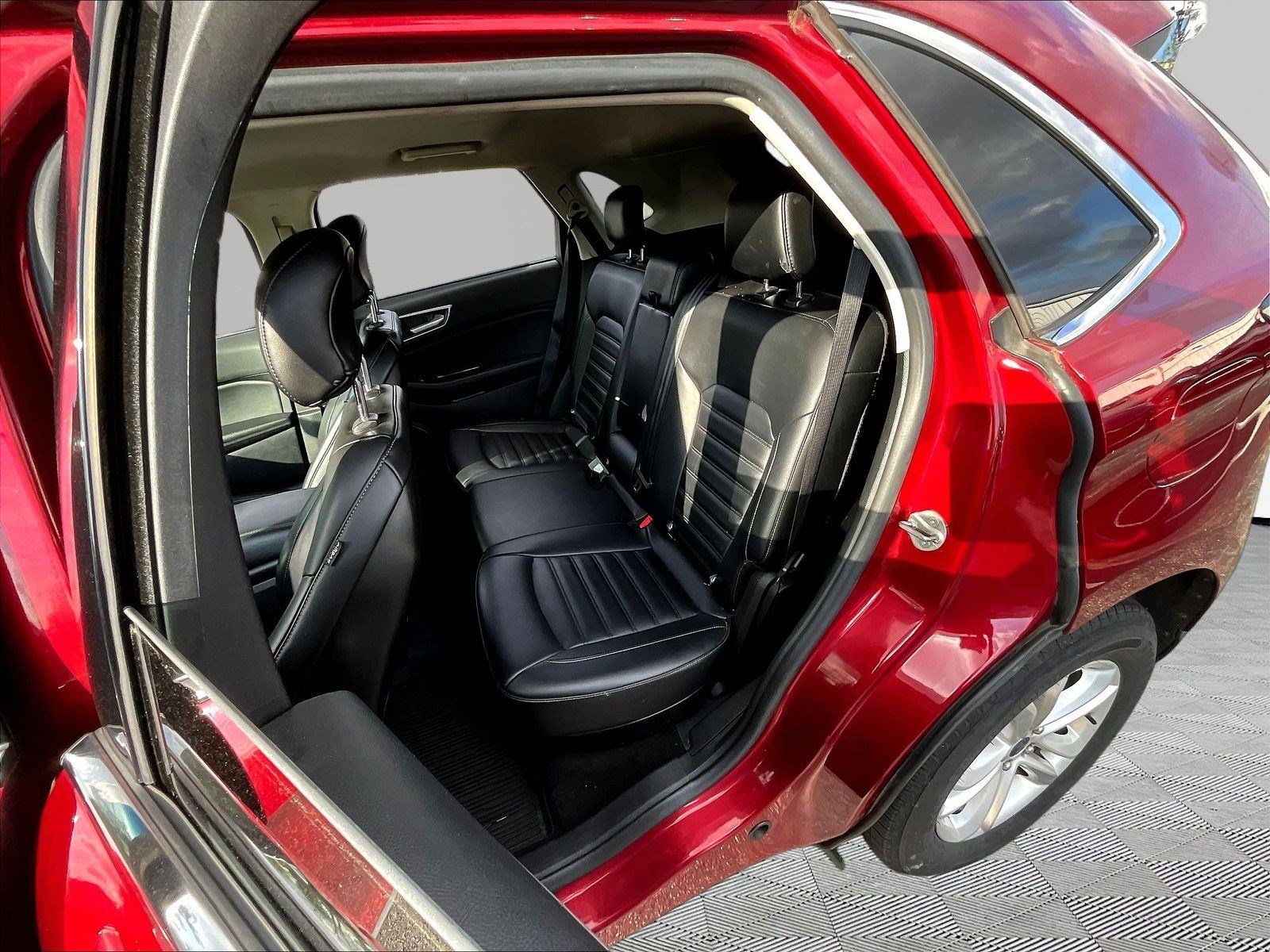 Used 2019 Ford Edge SEL w/ Equipment Group 201A AWD/4WD image 22
