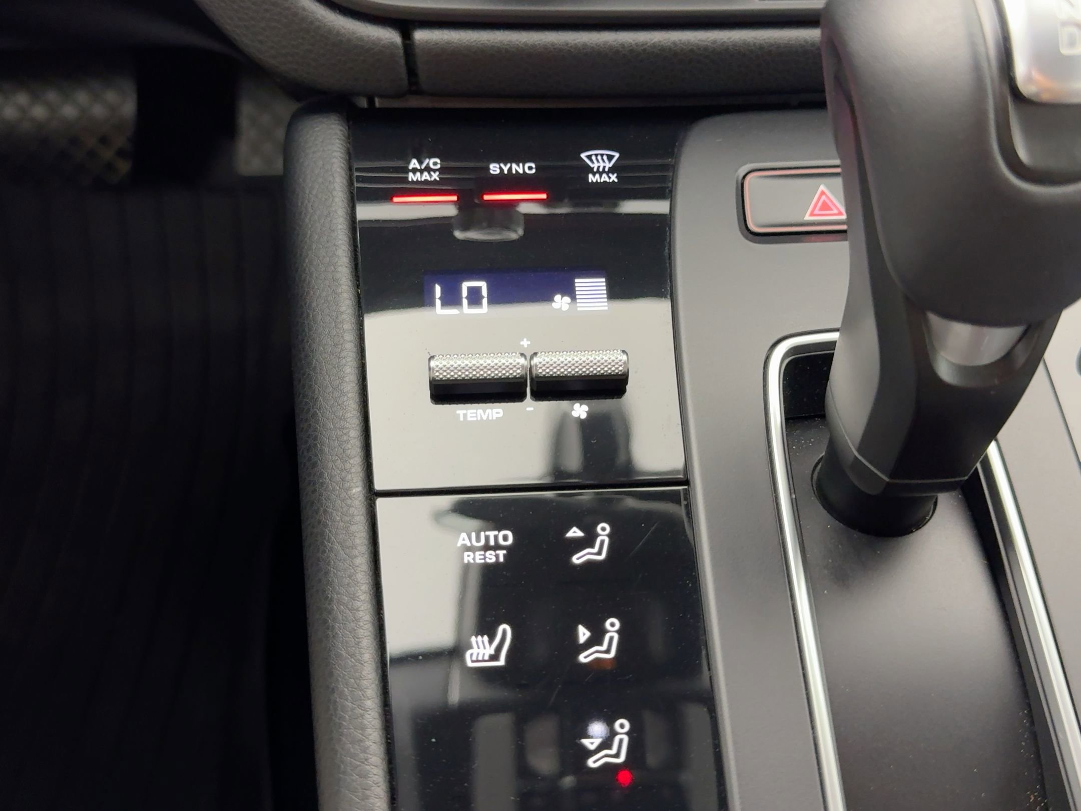 Certified 2022 Porsche Macan AWD/4WD image 25