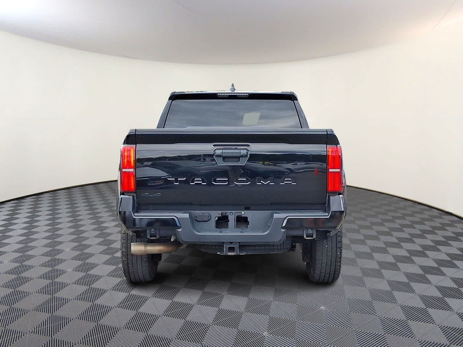 Used 2024 Toyota Tacoma TRD Off-Road AWD/4WD image 6