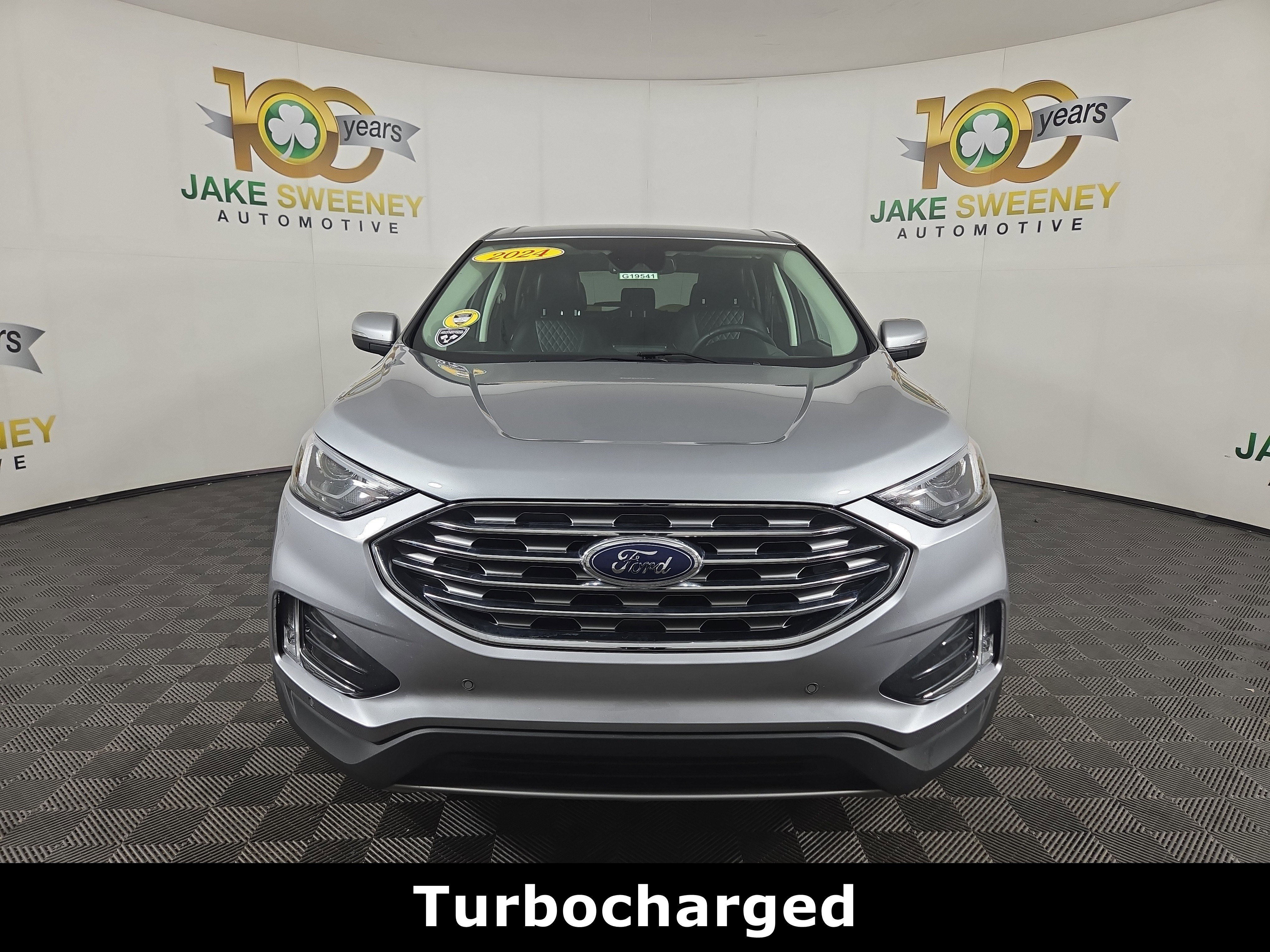 Used 2024 Ford Edge Titanium image 2