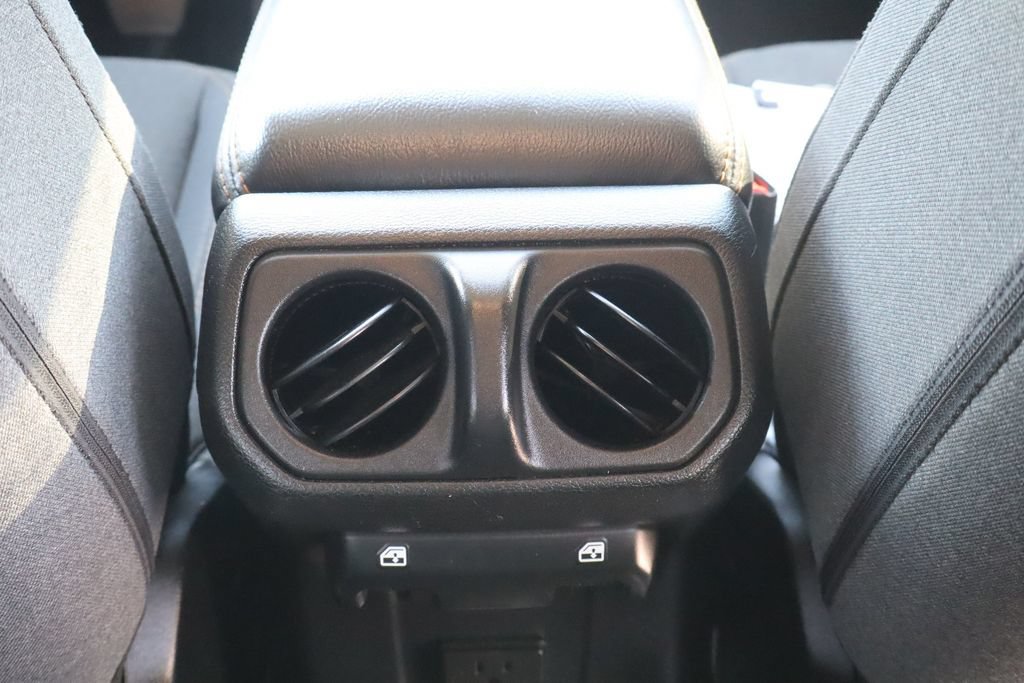 Used 2024 Jeep Wrangler Unlimited Sahara AWD/4WD image 34