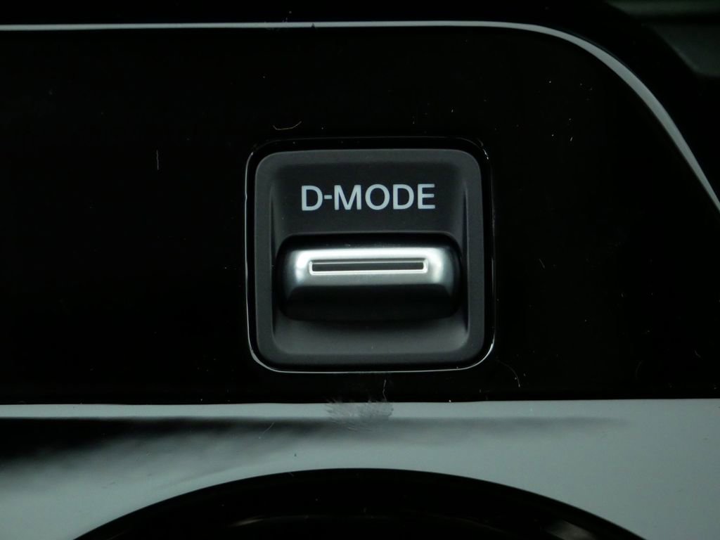 Used 2025 Nissan Murano SV AWD/4WD image 32