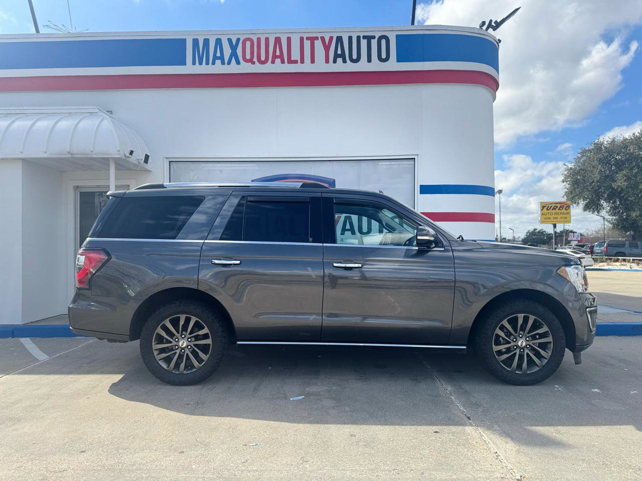 Used 2020 Ford Expedition Limited image 22