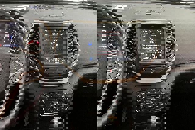 Used 2017 Jeep Cherokee Limited w/ Luxury Group image 6