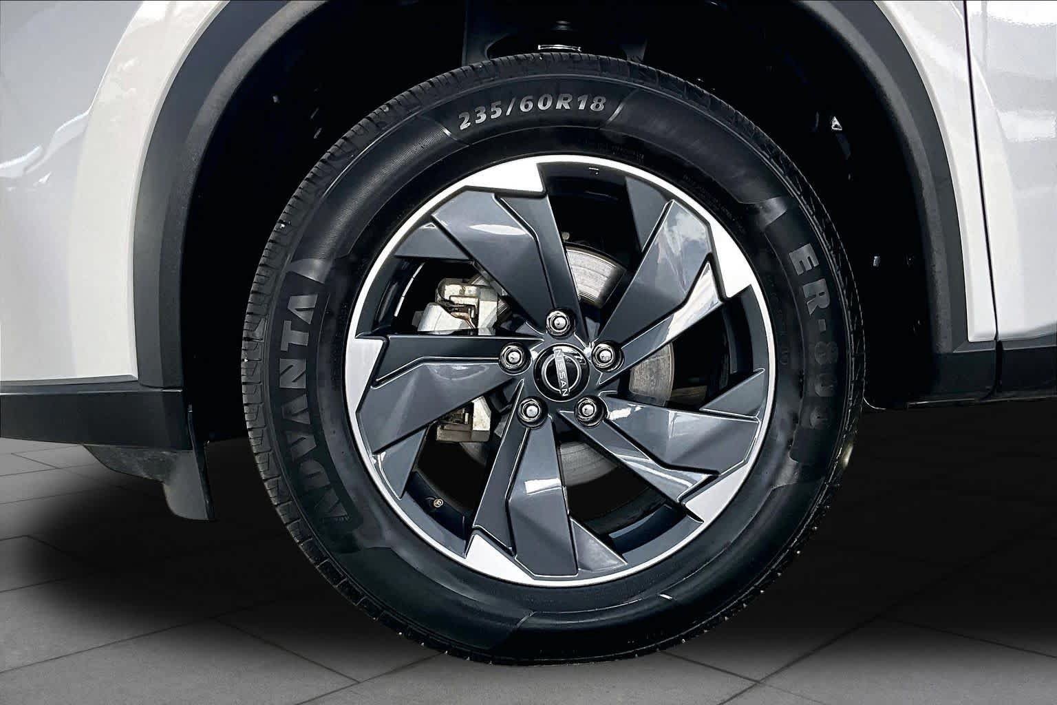 Used 2025 Nissan Rogue SV FWD image 22