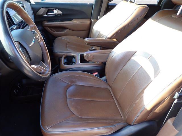 Used 2020 Chrysler Pacifica Limited w/ Advanced Safetytec Group FWD image 8