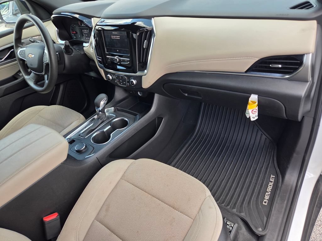 Used 2023 Chevrolet Traverse LS FWD image 16