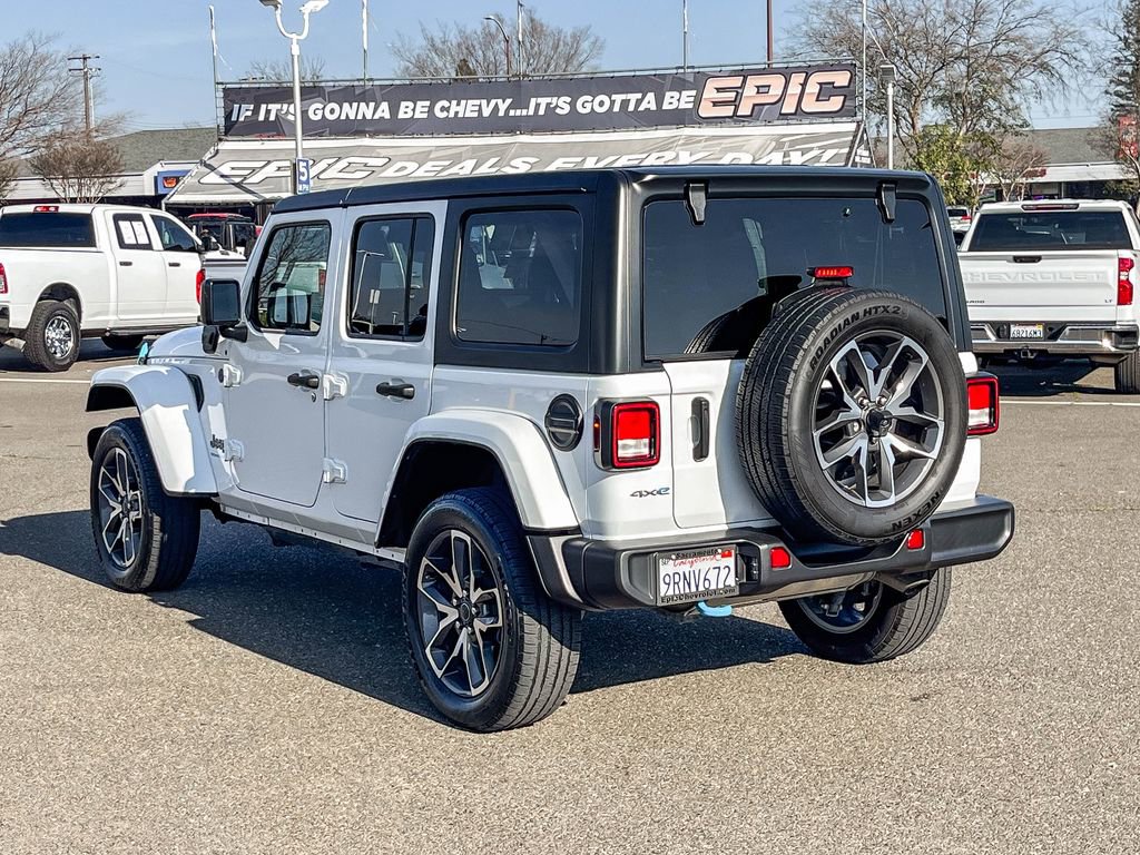 Used 2024 Jeep Wrangler Unlimited image 2