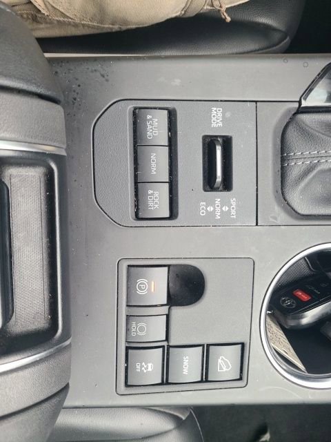 Used 2024 Toyota Highlander XLE image 28