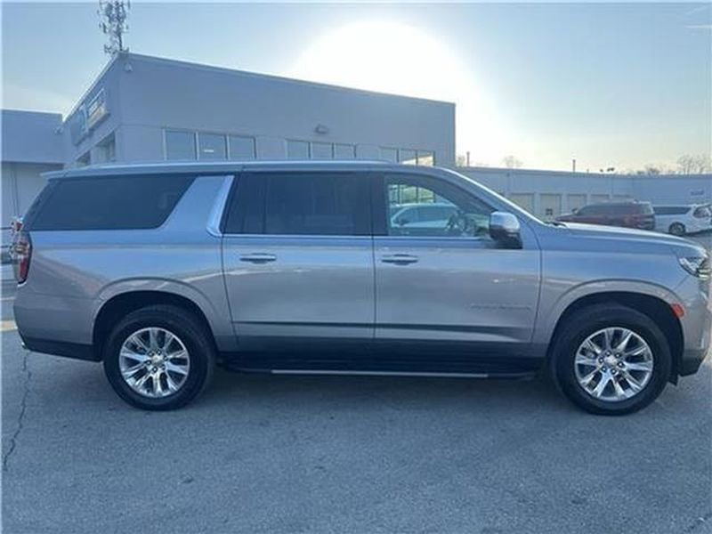 Used 2024 Chevrolet Suburban Premier AWD/4WD image 13
