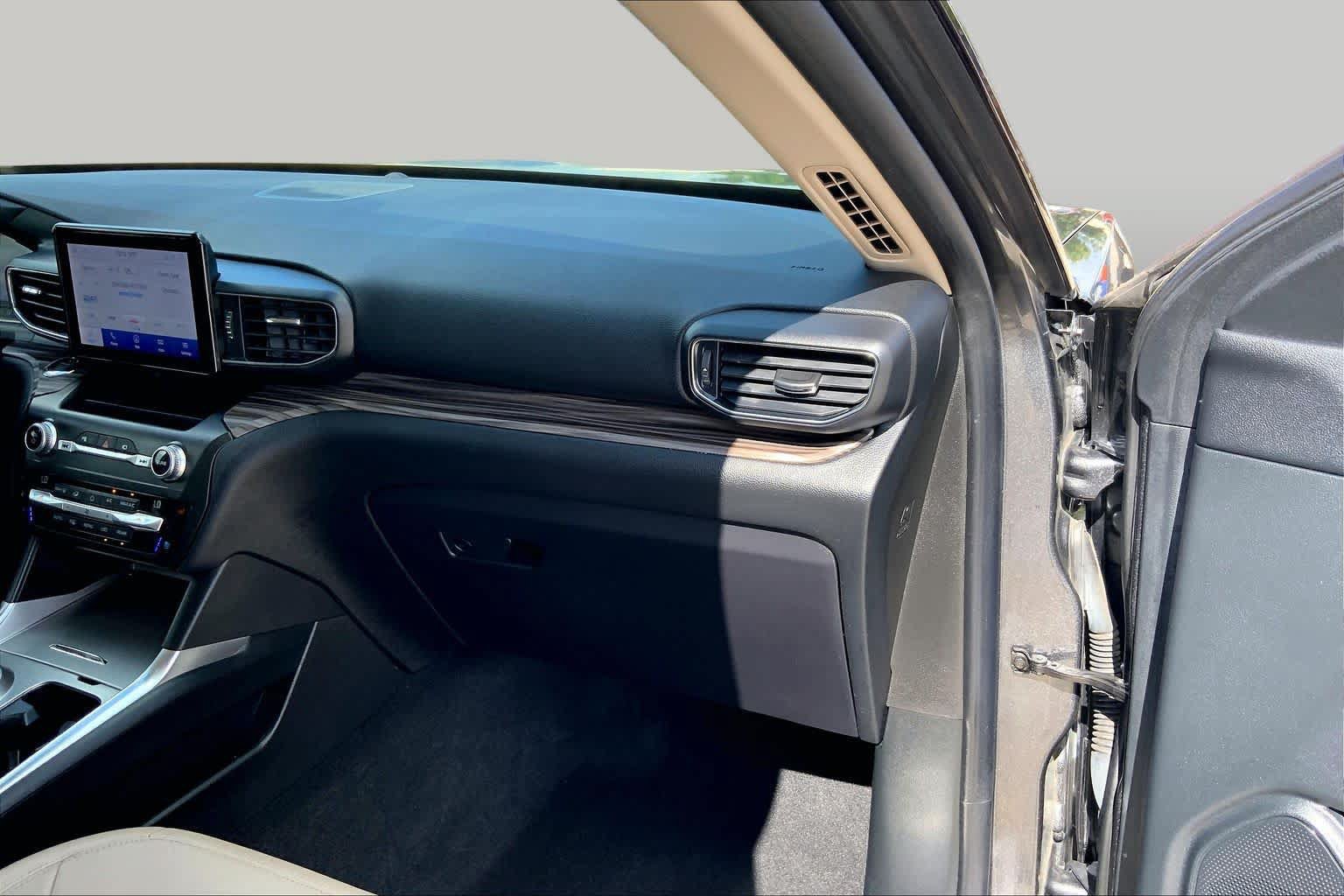 Used 2020 Ford Explorer Limited RWD image 18