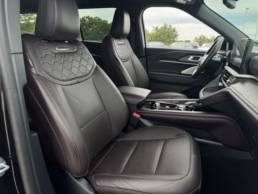 Used 2025 Ford Explorer Platinum w/ LUX Leather Package image 27