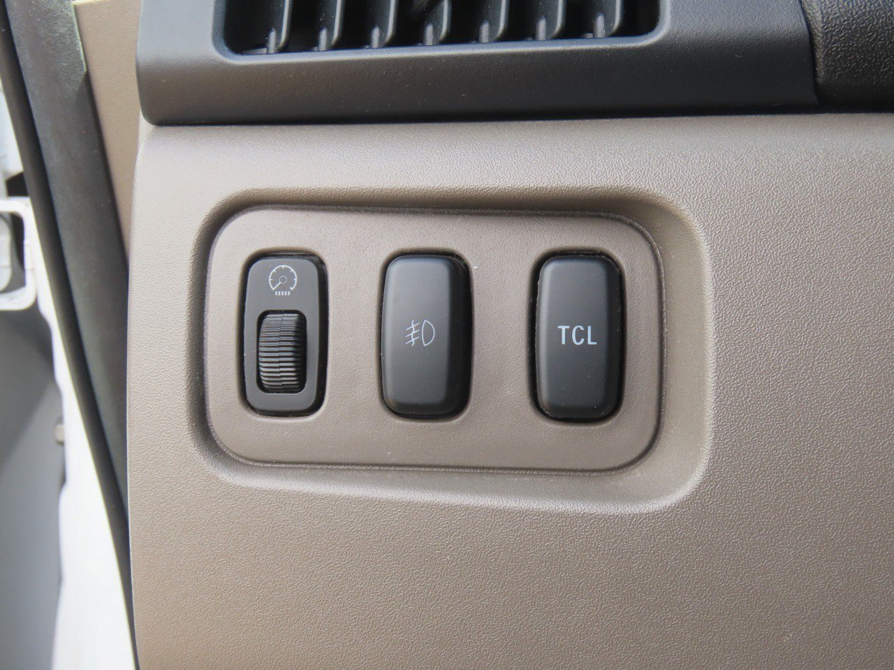 Used 2011 Mitsubishi Endeavor LS FWD image 26