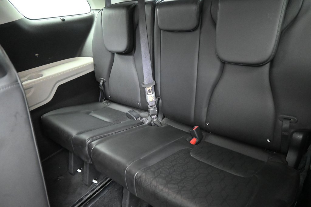 Used 2024 Kia Carnival EX FWD image 29