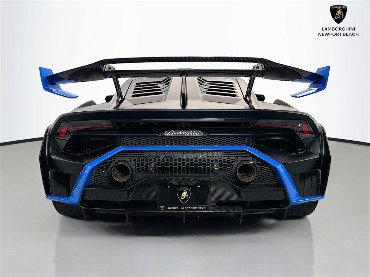 Used 2024 Lamborghini Huracan STO RWD image 6