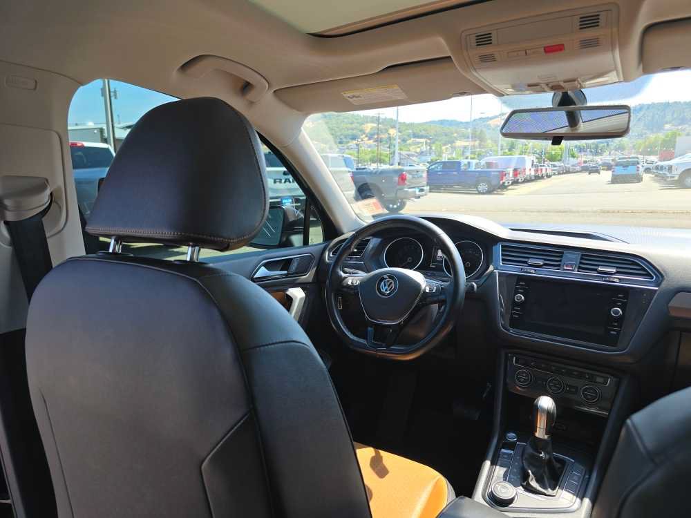 Used 2018 Volkswagen Tiguan SEL AWD/4WD image 10