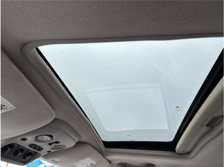 Used 2006 Chevrolet Suburban LS w/ Smart Select Package image 16