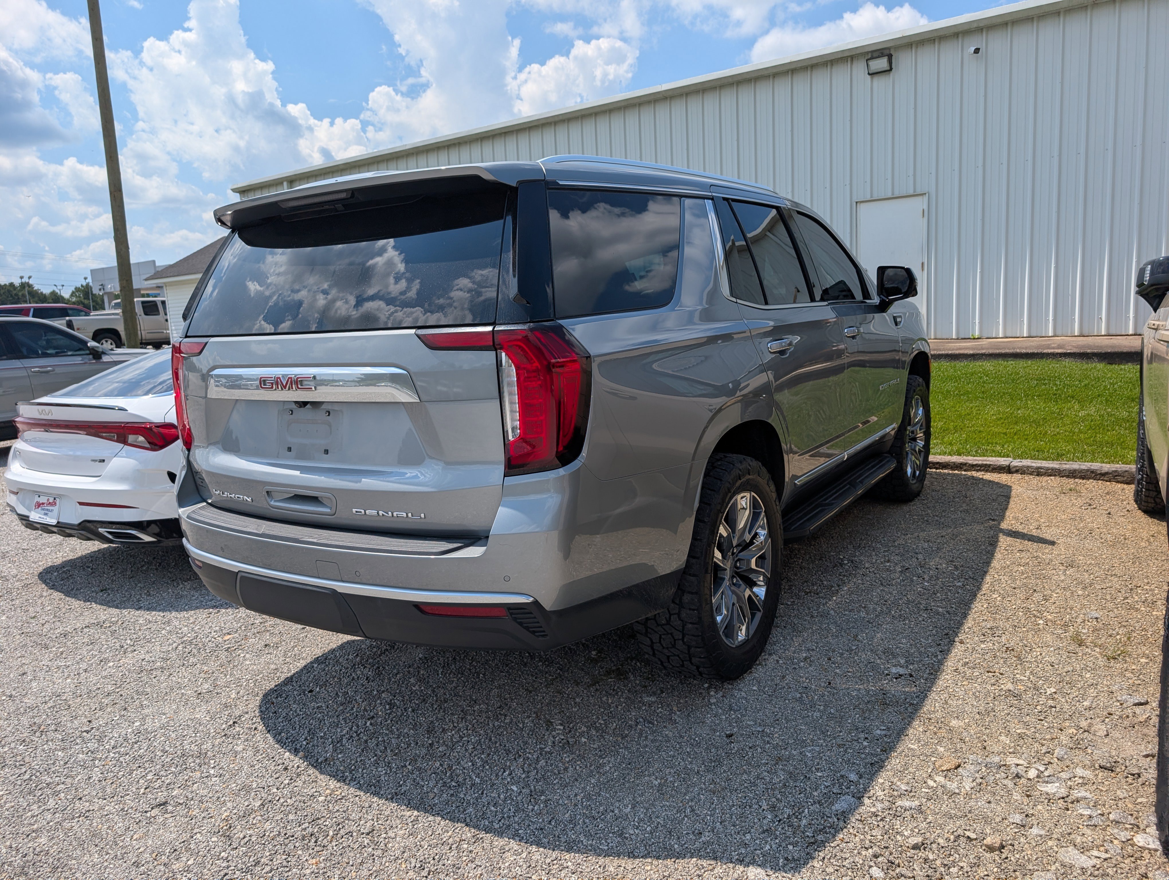 Used 2024 GMC Yukon Denali image 3