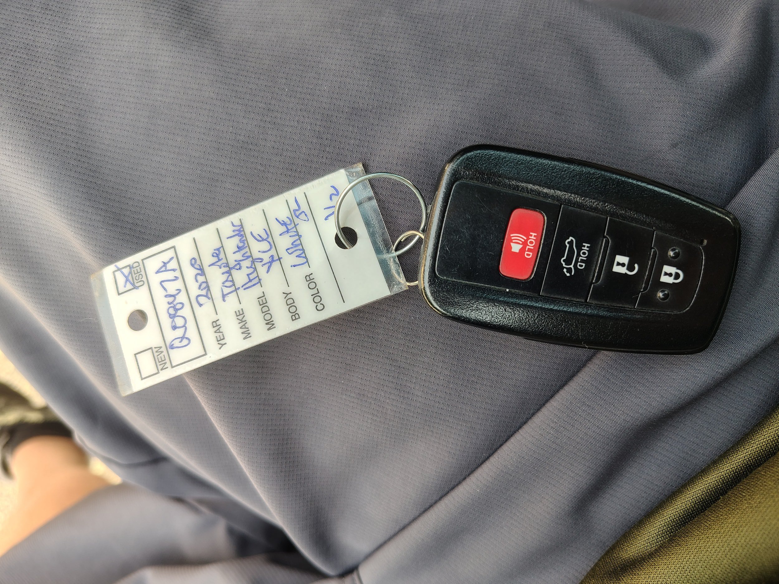 Used 2020 Toyota Highlander XLE AWD/4WD image 43