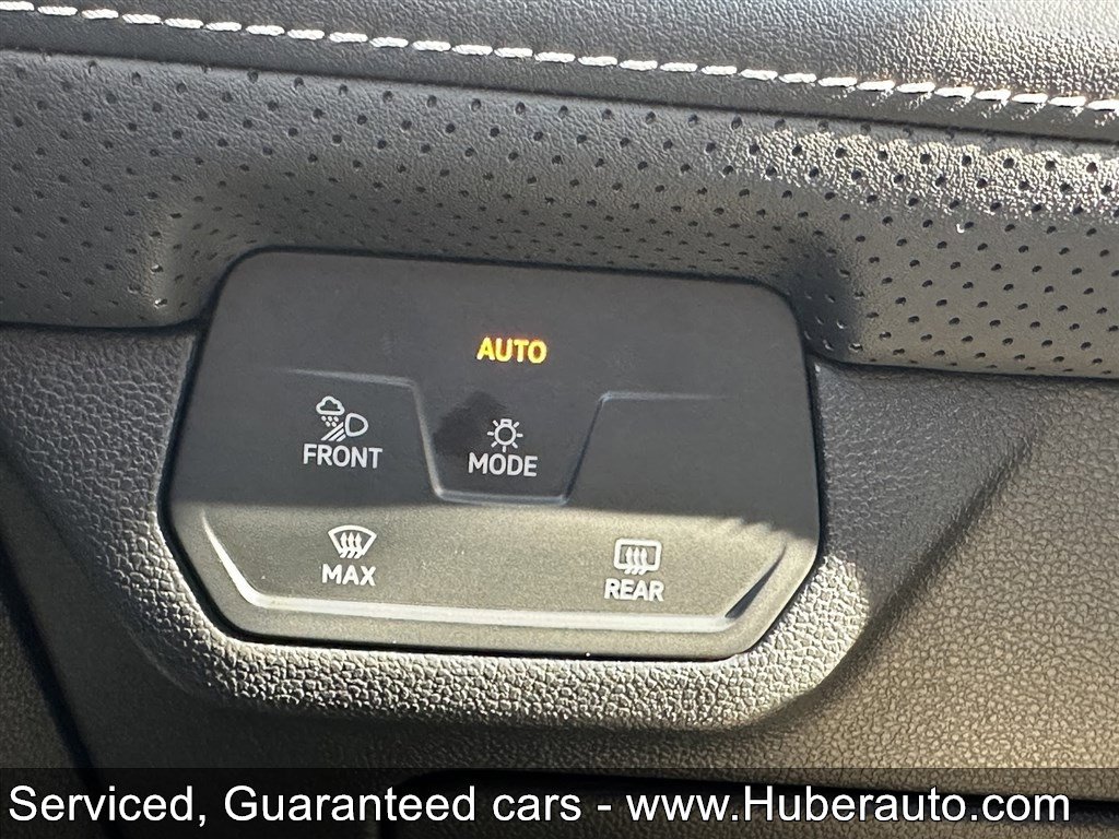 Used 2025 Volkswagen Atlas SE image 31