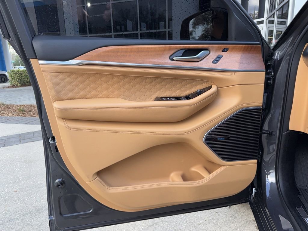 Used 2022 Jeep Grand Cherokee Summit image 18