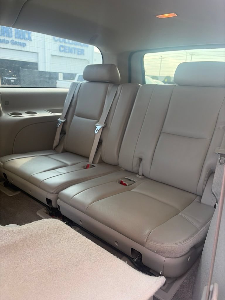 Used 2011 Chevrolet Suburban LTZ RWD image 10