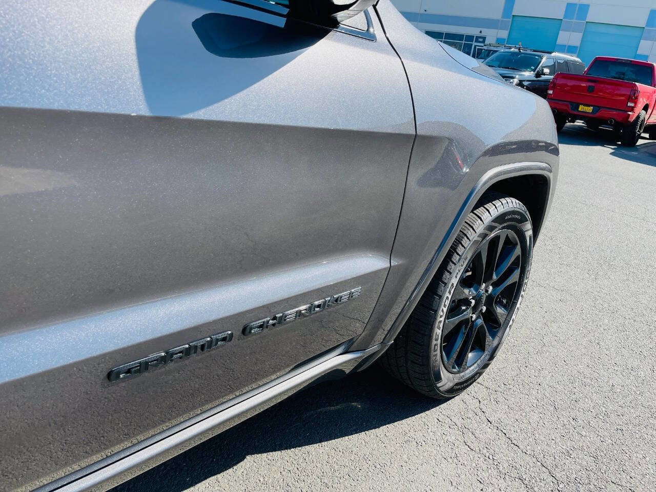 Used 2018 Jeep Grand Cherokee Altitude image 7