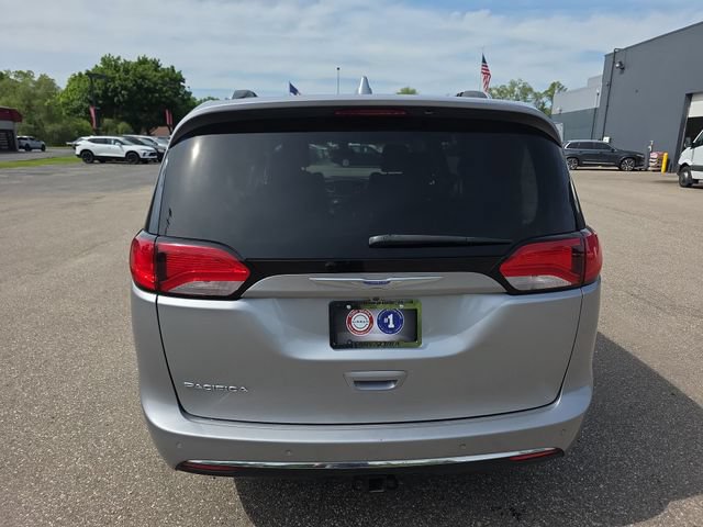 Used 2018 Chrysler Pacifica Touring-L Plus FWD image 24