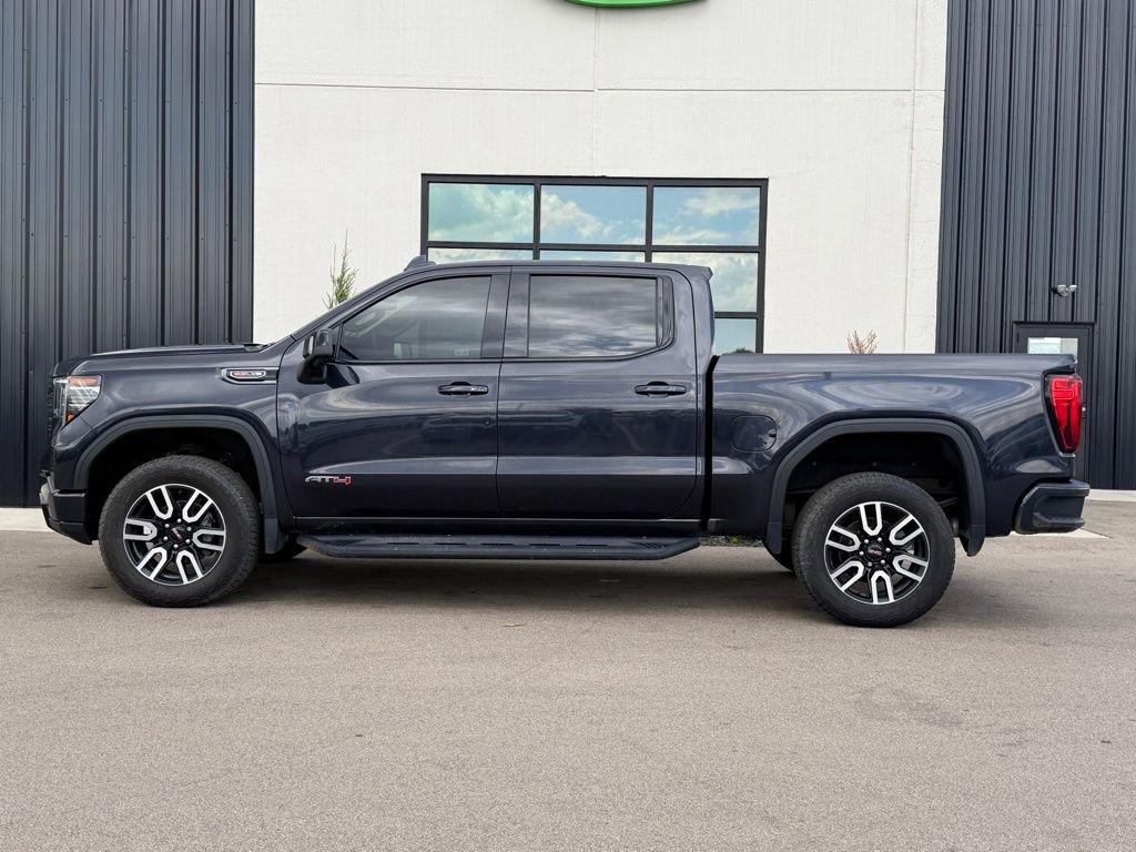Used 2022 GMC Sierra 1500 AT4 w/ AT4 Preferred Package AWD/4WD image 2