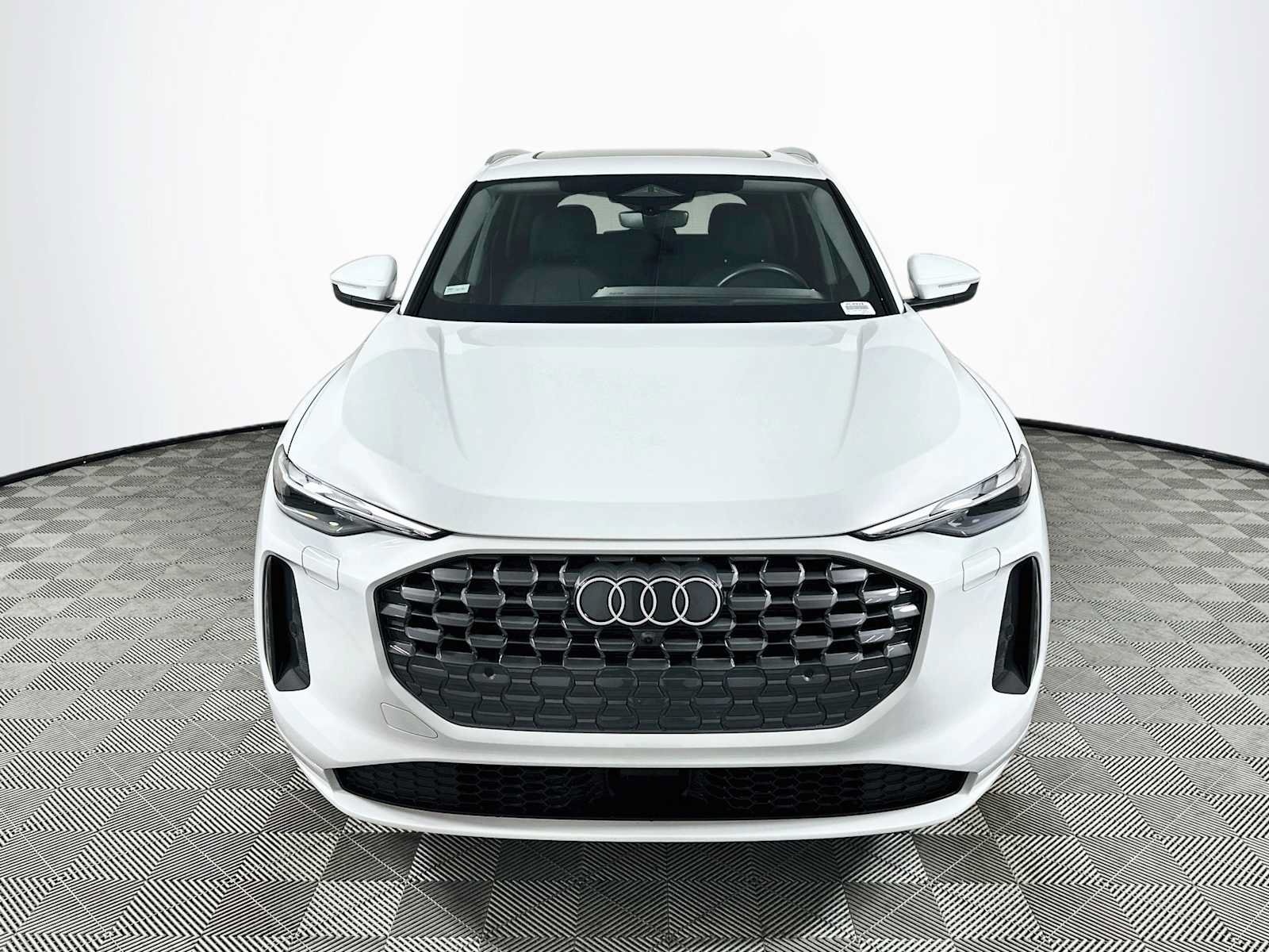 Certified 2025 Audi Q5 Premium w/ Convenience Package AWD/4WD image 2