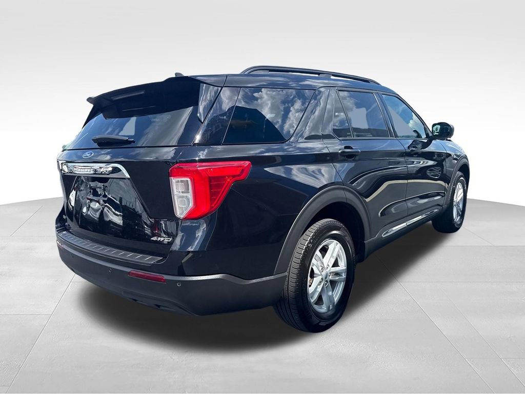 Used 2023 Ford Explorer XLT AWD/4WD image 6