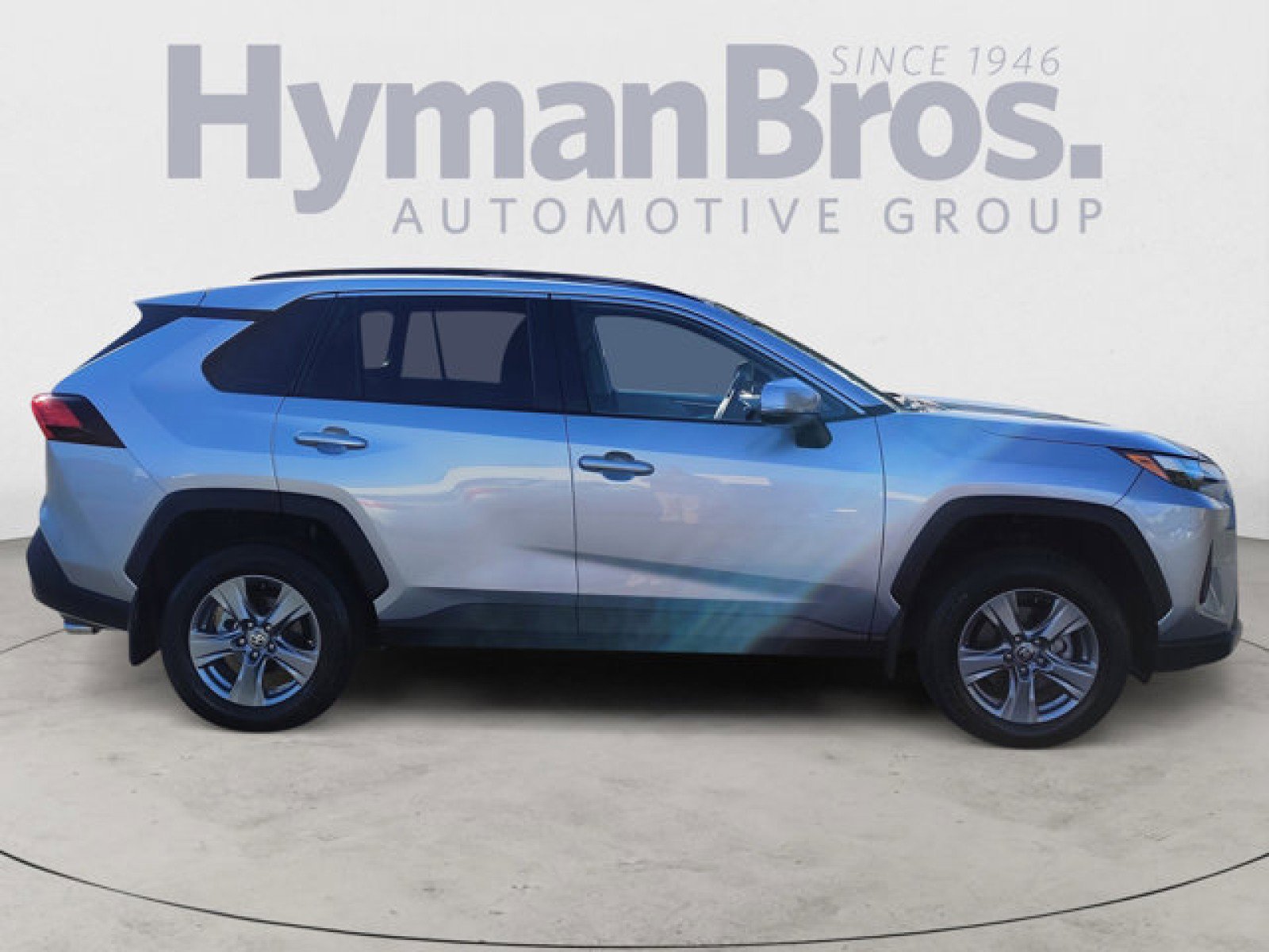 Used 2024 Toyota RAV4 XLE w/ Convenience Package image 2