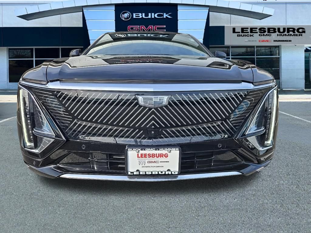 Used 2024 Cadillac Lyriq Luxury AWD/4WD image 2