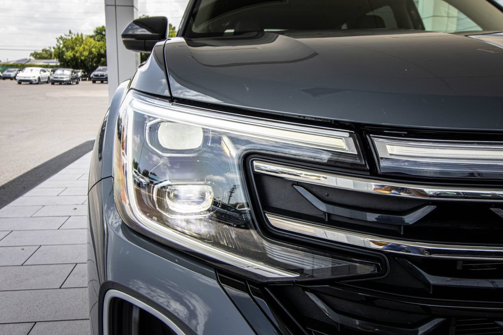 Certified 2024 Volkswagen Atlas Peak Edition SEL AWD/4WD image 6