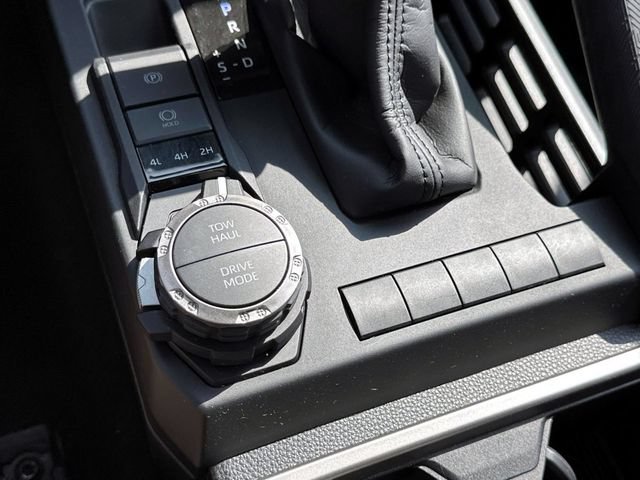 Used 2025 Toyota 4Runner SR5 AWD/4WD image 30