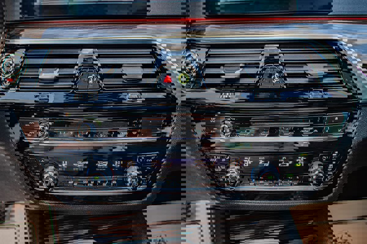 Used 2019 BMW 530i xDrive w/ Premium Package image 31