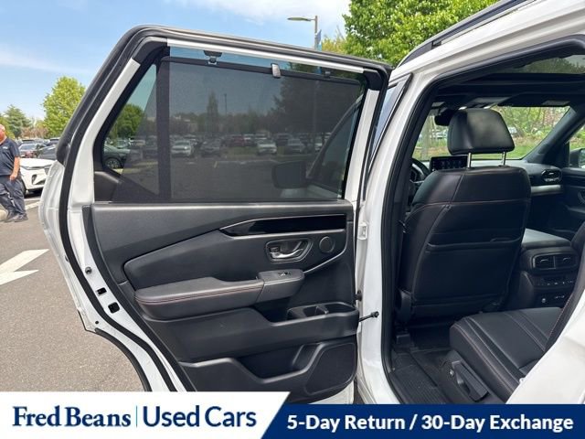 Used 2023 Honda Pilot TrailSport image 11