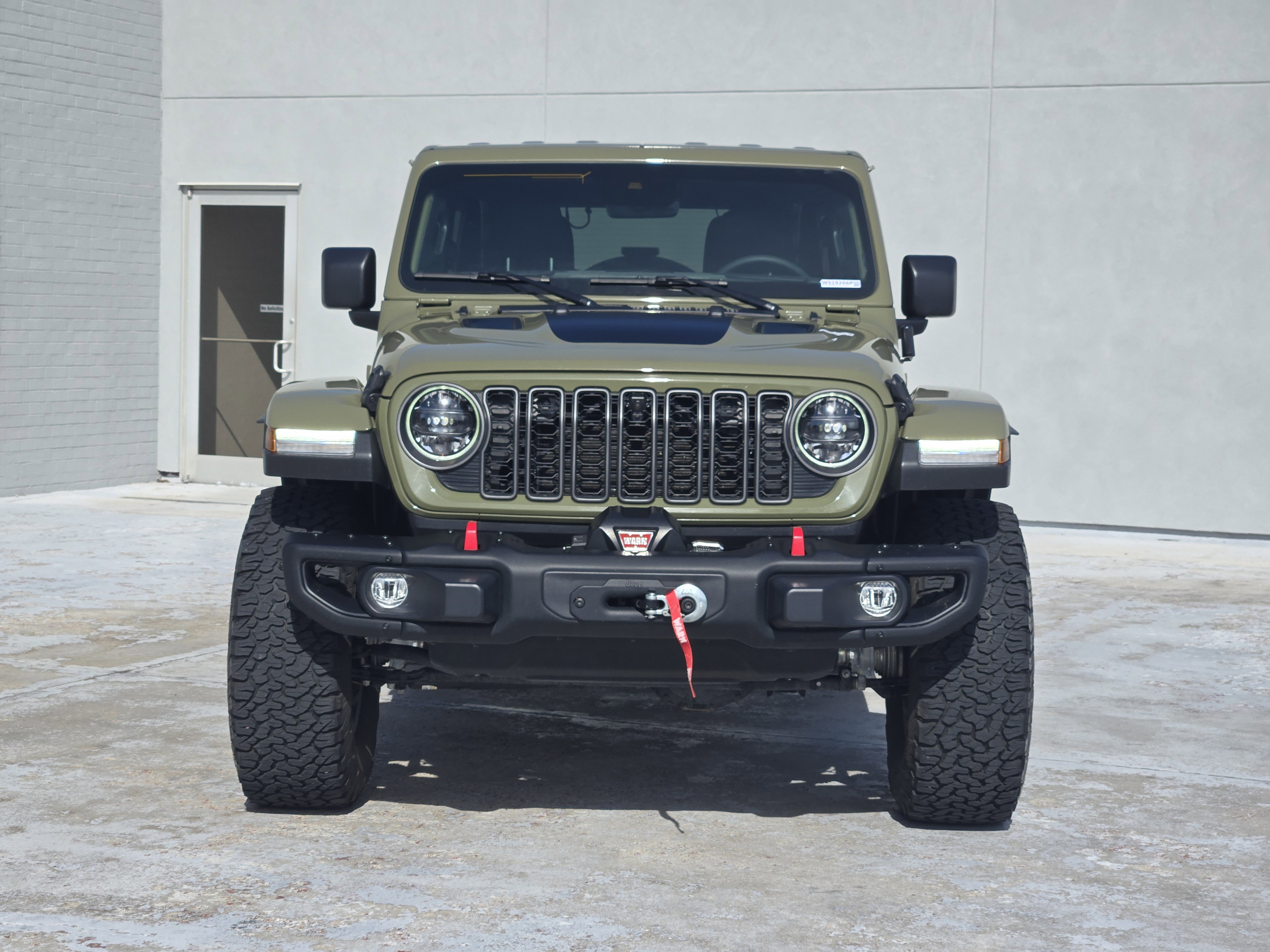 Used 2025 Jeep Wrangler Unlimited Rubicon AWD/4WD image 3