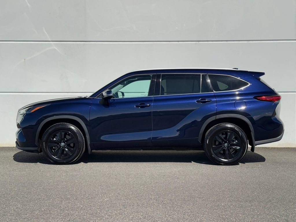 Used 2022 Toyota Highlander XLE AWD/4WD image 4