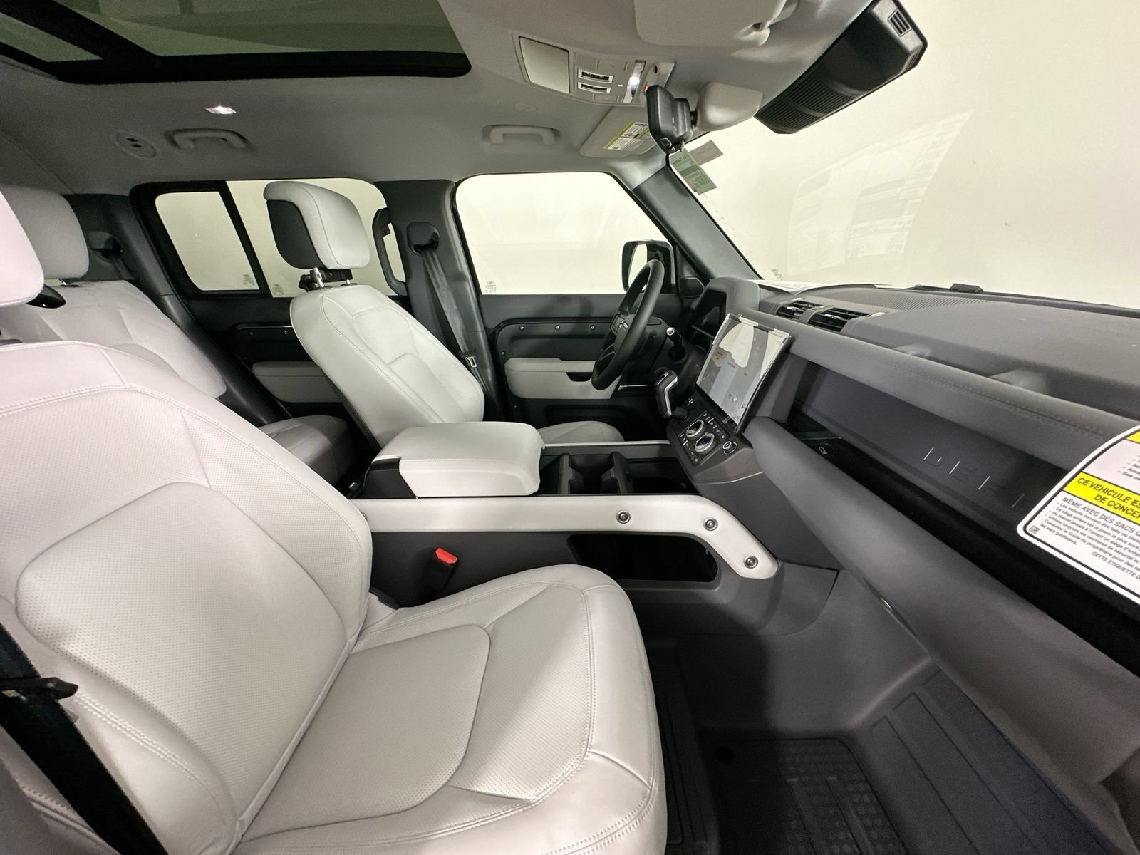 New 2026 Land Rover Defender 130 X-Dynamic SE AWD/4WD image 44