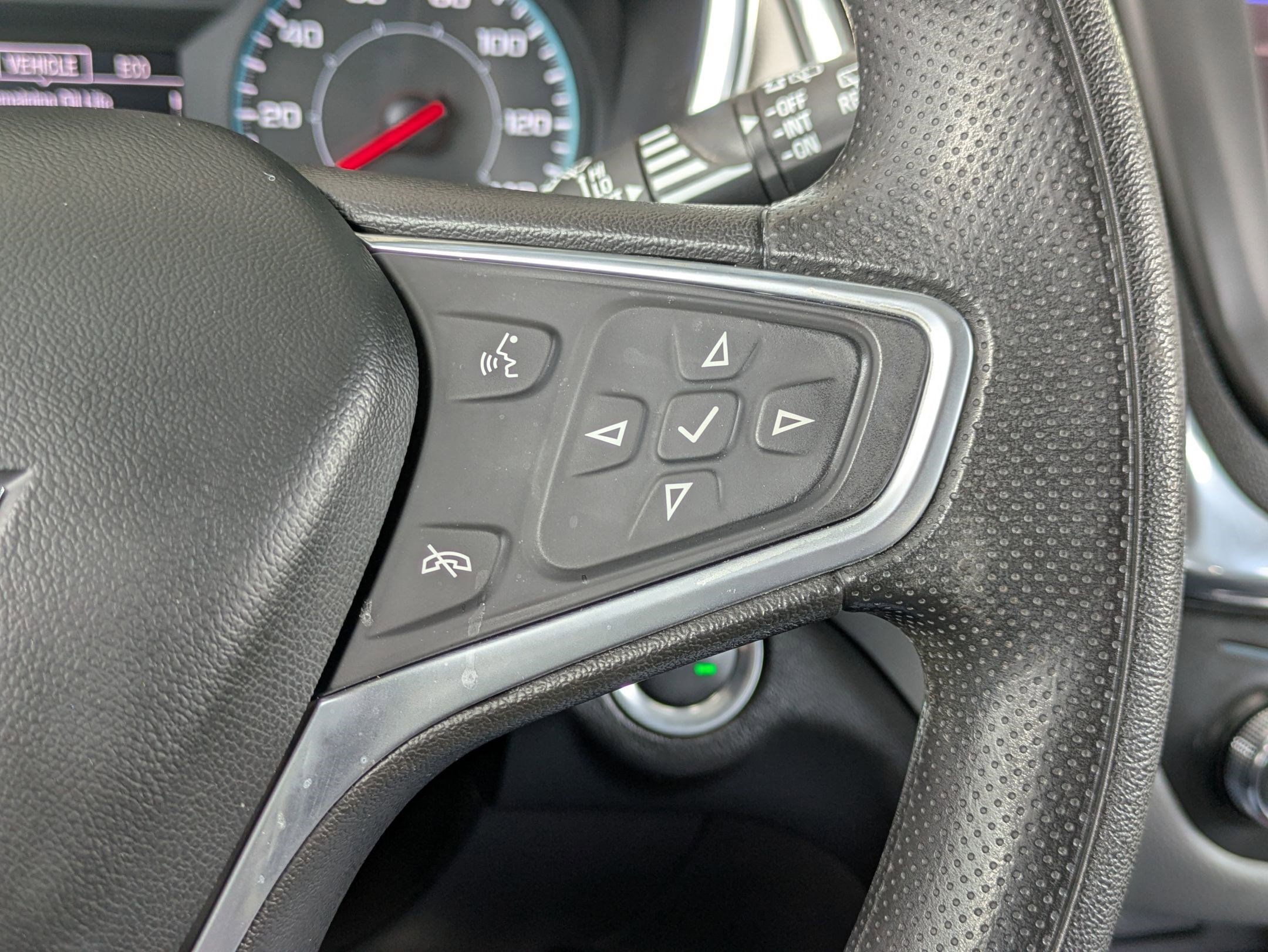 Used 2023 Chevrolet Equinox LS image 14