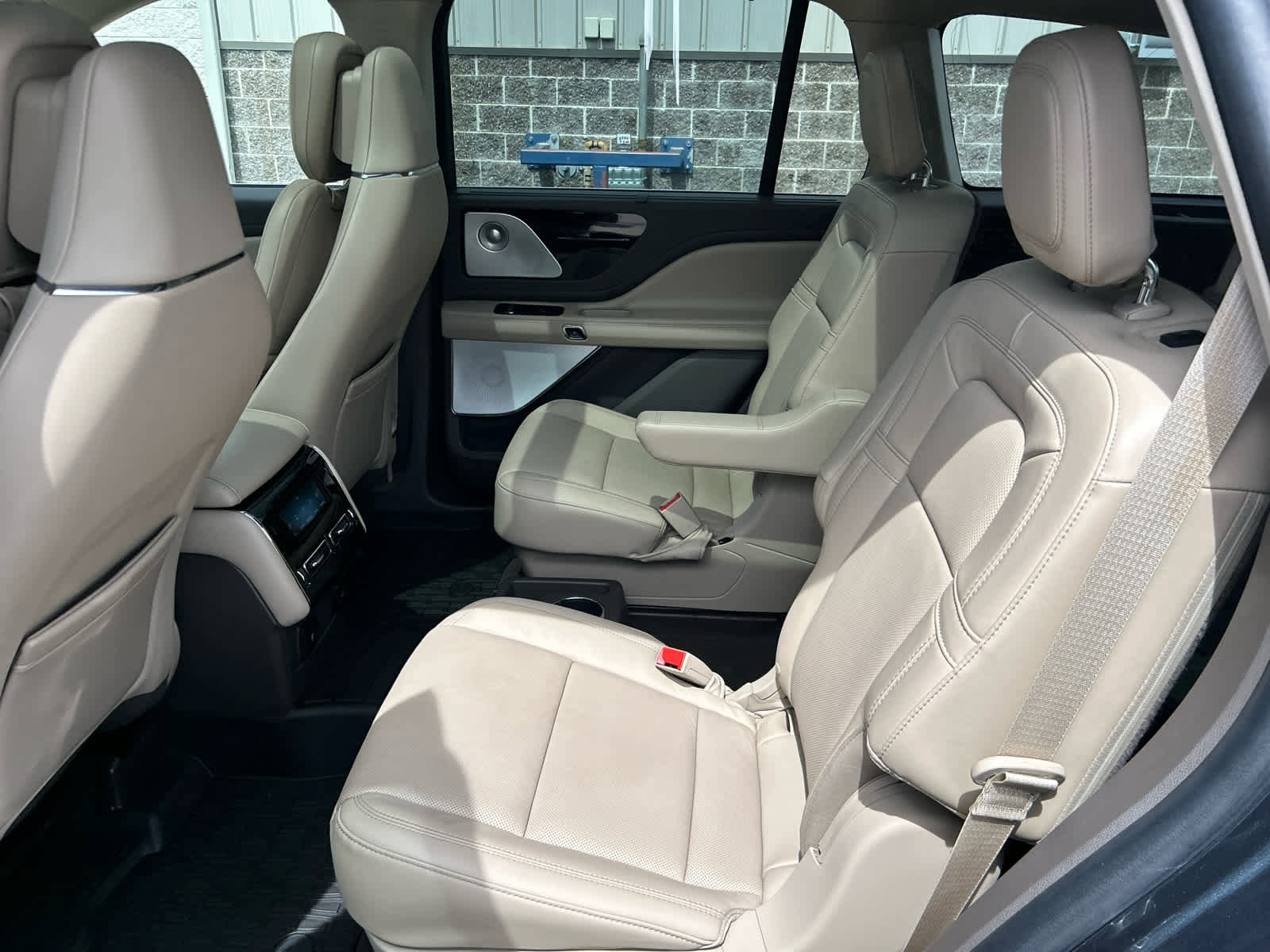 Used 2022 Lincoln Aviator Reserve w/ Equipment Group 201A AWD/4WD image 24