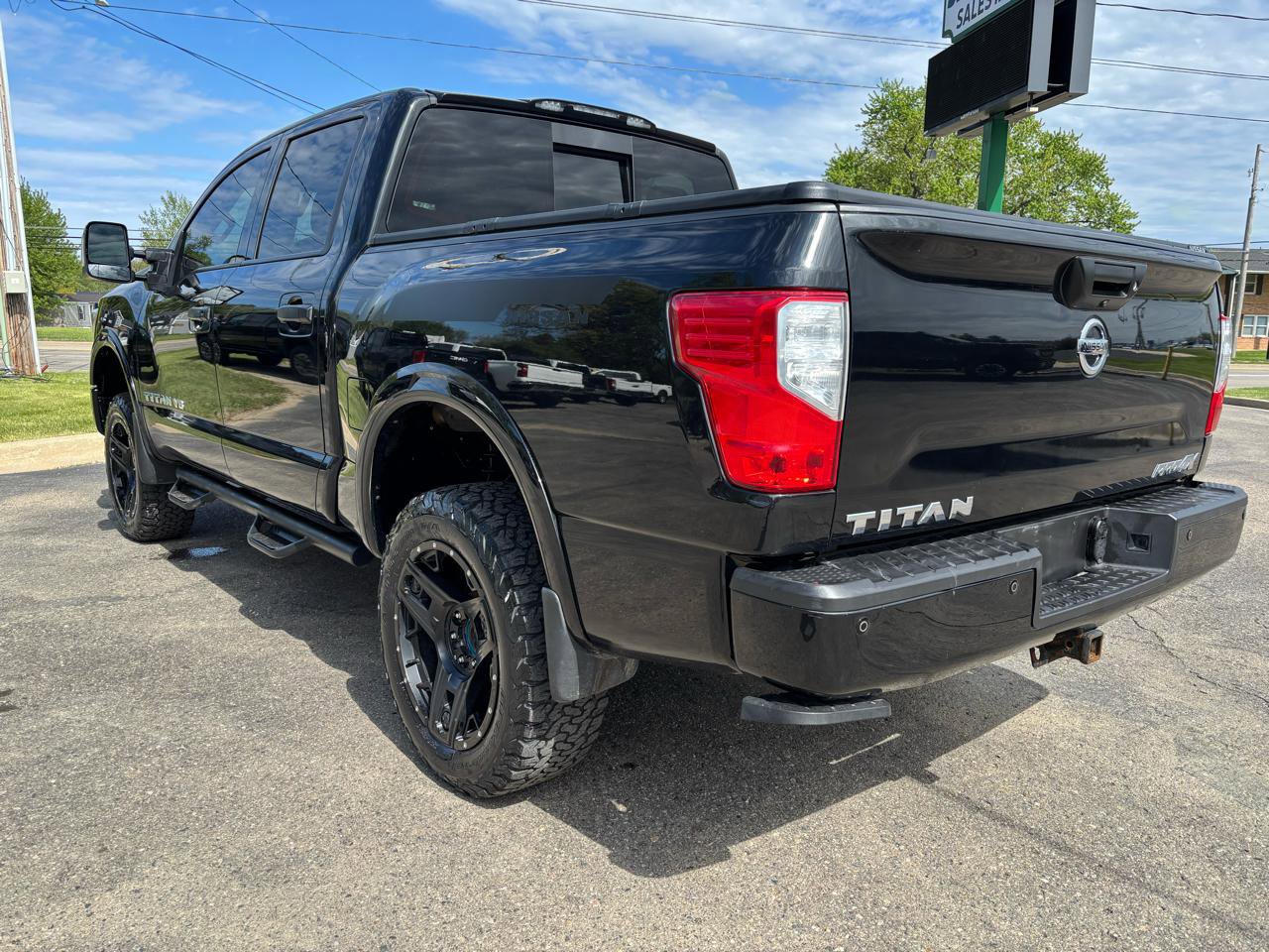 Used 2018 Nissan Titan PRO-4X AWD/4WD image 3